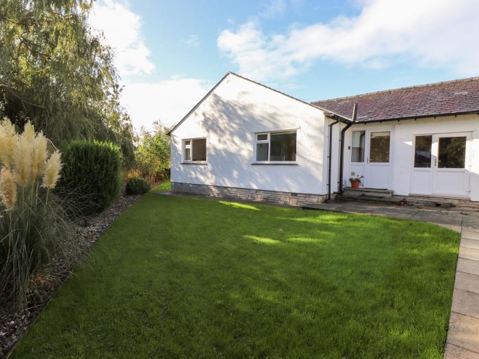 Pembroke is located in Cartmel in Cumbria. Two-bedroom bungalow with rural views. Near National Park