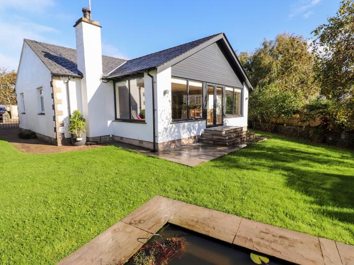 Pembroke is located in Cartmel in Cumbria. Two-bedroom bungalow with rural views. Near National Park