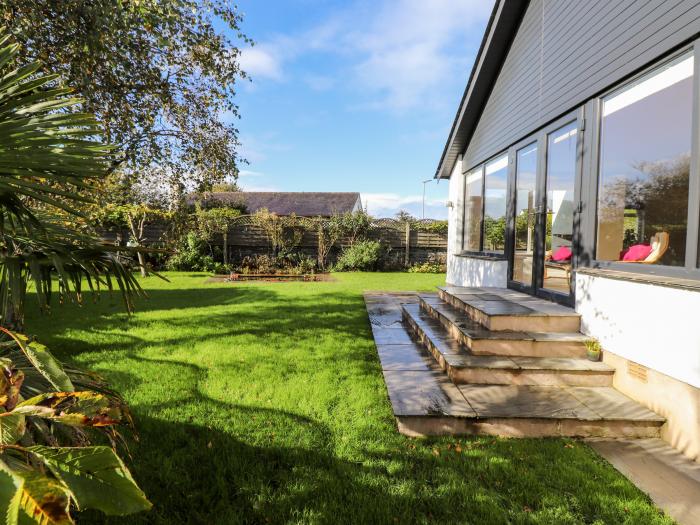 Pembroke is located in Cartmel in Cumbria. Two-bedroom bungalow with rural views. Near National Park