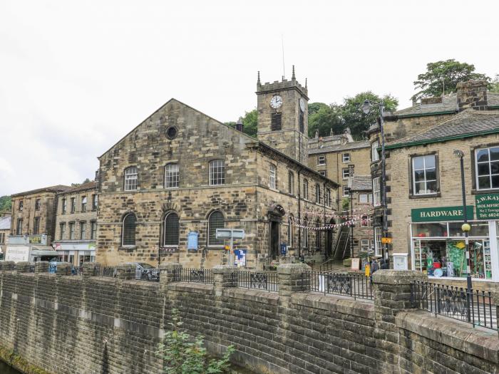 The Lookout, Holmfirth, two king-size bedrooms, central location, amenities within walking distance,