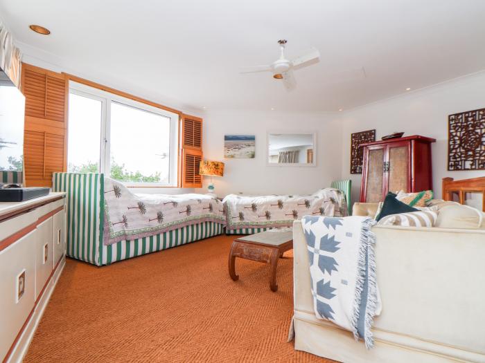 The Hexagon House in Goldsithney, Cornwall. Close to amenities and a beach, pet-friendly. 2 bedroom