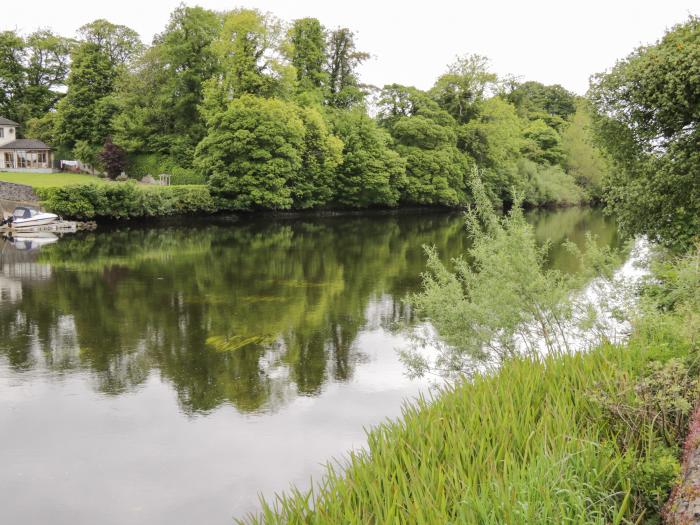 39 Quignalecka, Ballina, County Mayo. Enclosed garden. Off-road parking. Near a National Park. WiFi.