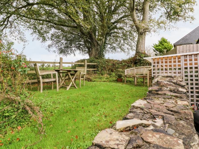 Cosy Cottage, in Lifton, Devon. Single-storey bolthole, ideal for couples. Pet-friendly. Games room.