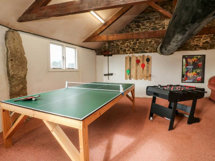 The Old Cowshed, near Lifton, Devon. Two-bedroom home. Pet-friendly. Games room. Near National Park.