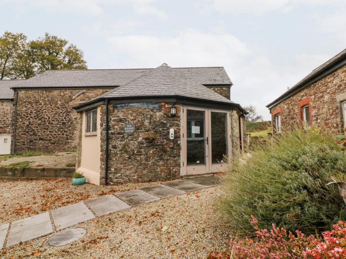 Hare Barn, near Lifton, Devon. Five bedroom home with a shared games room. Near National Park. Pets.