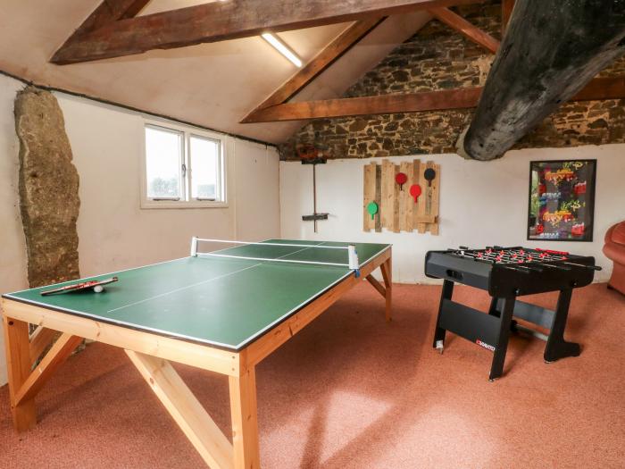 Hare Barn, near Lifton, Devon. Five bedroom home with a shared games room. Near National Park. Pets.