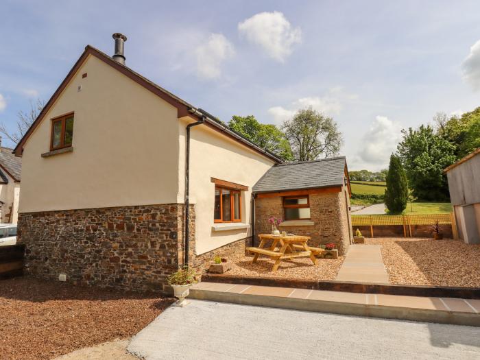 Bunts Barn, Northlew, Hatherleigh, Devon, off-road parking, woodburning stove, pet-free, woodburner.