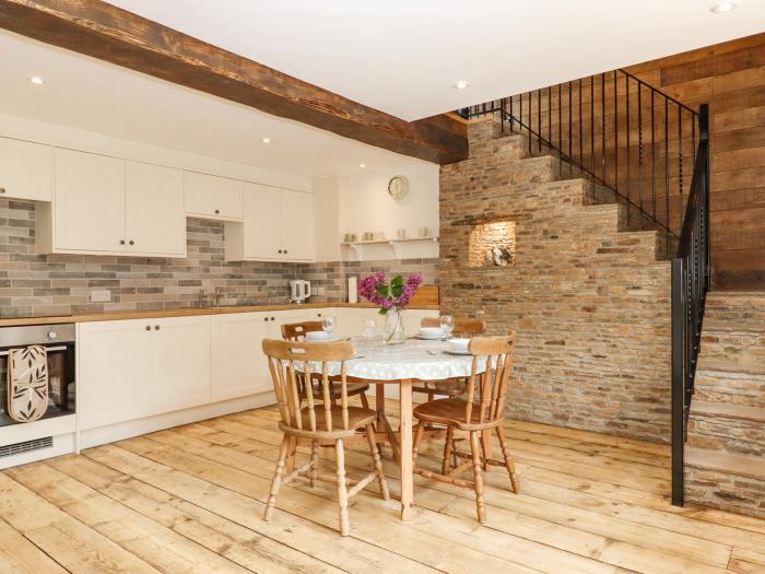 Bunts Barn, Northlew, Hatherleigh, Devon, off-road parking, woodburning stove, pet-free, woodburner.