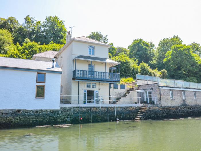 Shipwrights, Galmpton, Torbay, Devon, Close to a beach, Close to amenities, Open-plan living, Shower