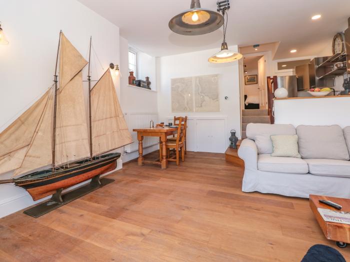 Shipwrights, Galmpton, Torbay, Devon, Close to a beach, Close to amenities, Open-plan living, Shower