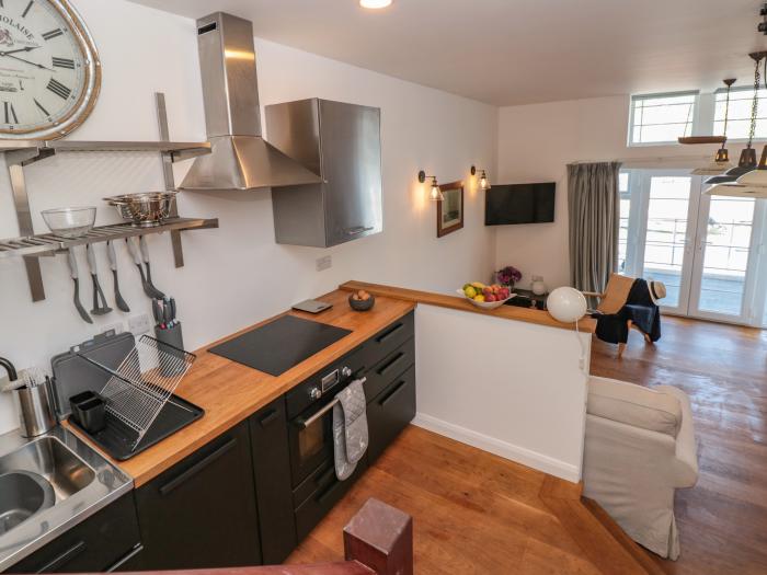 Shipwrights, Galmpton, Torbay, Devon, Close to a beach, Close to amenities, Open-plan living, Shower