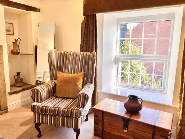 Jewel Cottage, Matlock, 2-bed, woodburning stove, off-road parking, enclosed courtyard, pet-free, TV