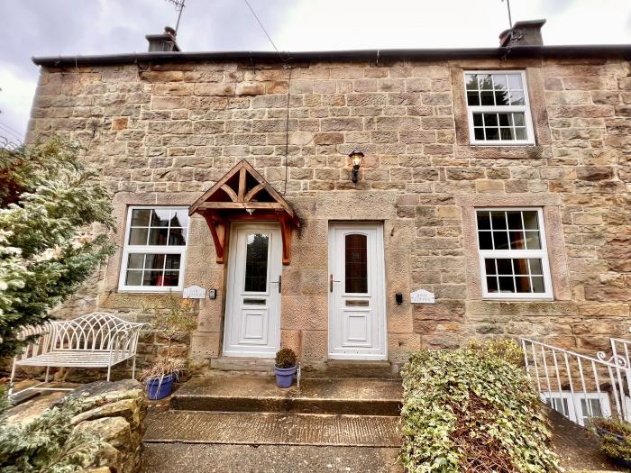 Jewel Cottage, Matlock, 2-bed, woodburning stove, off-road parking, enclosed courtyard, pet-free, TV