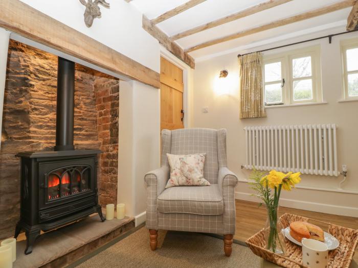 Pool Cottage in Staunton-on-Wye near Eardisley, Herefordshire. Off-road parking, pet-friendly, WiFi.