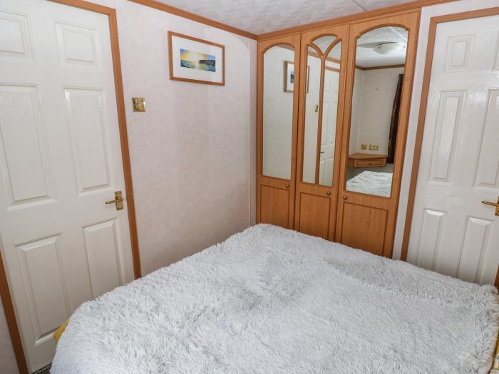 Park Lane near Kilgetty in Pembrokeshire sleeps six in three bedrooms. Family-friendly. Pet-friendly