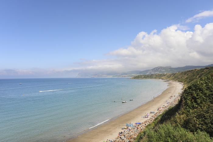 Glan Awel, Nefyn, Gwynedd. Bungalow. Child-friendly. Pets welcome. Beach close. Stunning sea vistas.