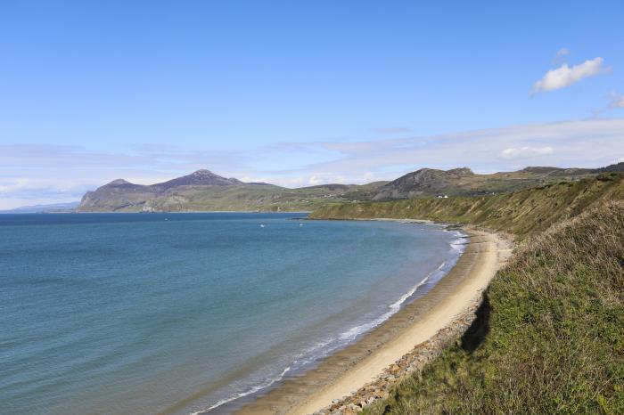 Glan Awel, Nefyn, Gwynedd. Bungalow. Child-friendly. Pets welcome. Beach close. Stunning sea vistas.