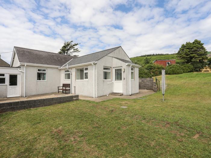 Glan Awel, Nefyn, Gwynedd. Bungalow. Child-friendly. Pets welcome. Beach close. Stunning sea vistas.