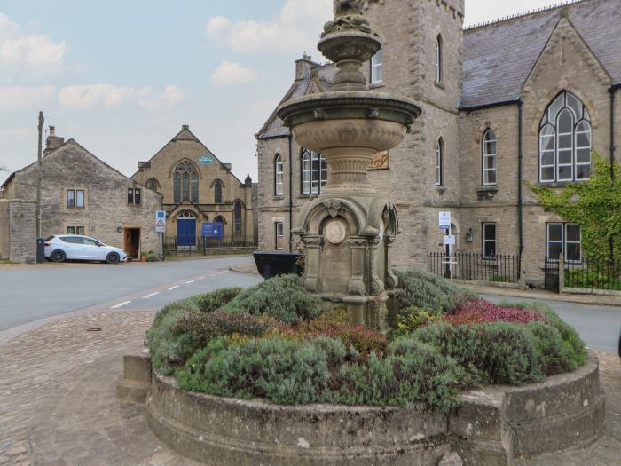 Teal Cottage, in Middleham, North Yorkshire. One-bedroom cottage, ideal for couples. Near amenities.