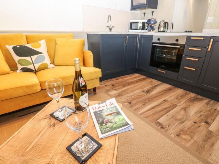 Teal Cottage, in Middleham, North Yorkshire. One-bedroom cottage, ideal for couples. Near amenities.