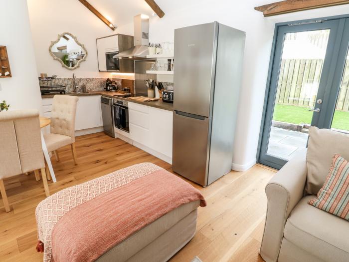 Tre, Cubert, Cornwall. Pet-friendly. Close to local walks. Couple's retreat. Off-road parking. Oven.