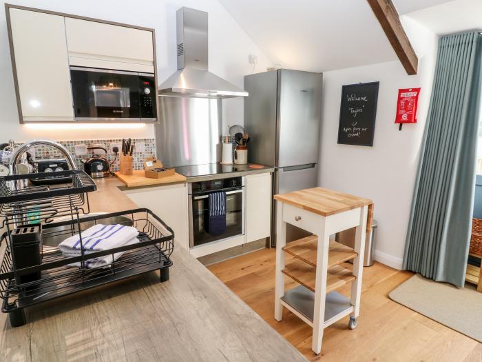 Pol, Cubert, Cornwall. 2 bedrooms. Off-road parking. Barbecue. Pet-friendly. Open-plan. WiFi and TV.