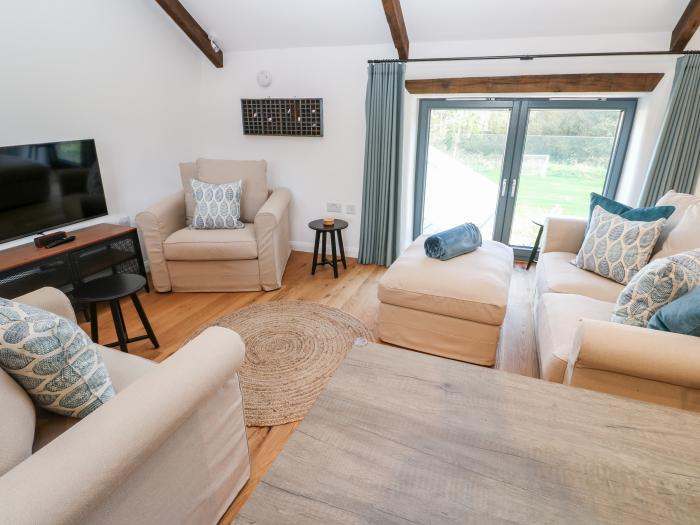 Pol, Cubert, Cornwall. 2 bedrooms. Off-road parking. Barbecue. Pet-friendly. Open-plan. WiFi and TV.