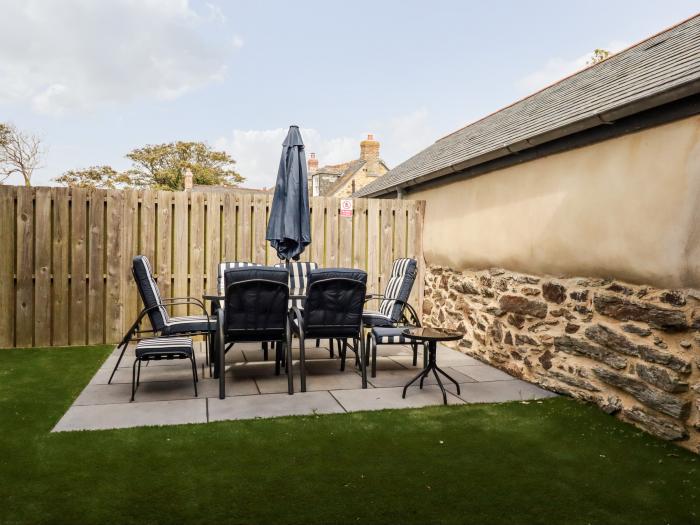 Pen, Cubert, Cornwall. Garden. TV. WiFi. 2Pet-friendly. Contemporary furnishings. Barbecue. Parking.