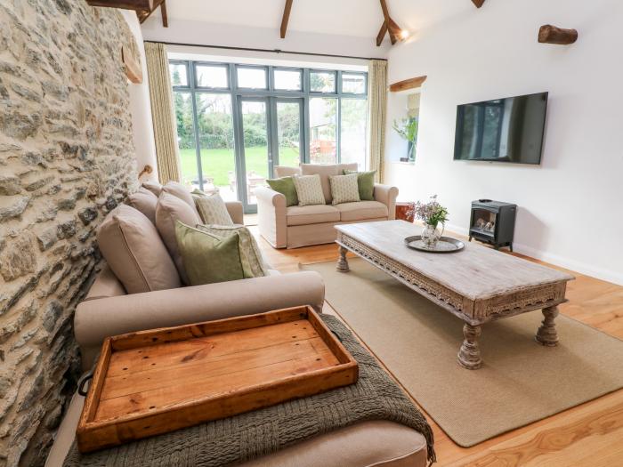 Wesley Barn, Cubert, Cornwall. Off-road parking. Garden. Hot tub. Pet-friendly. Ground-floor bedroom