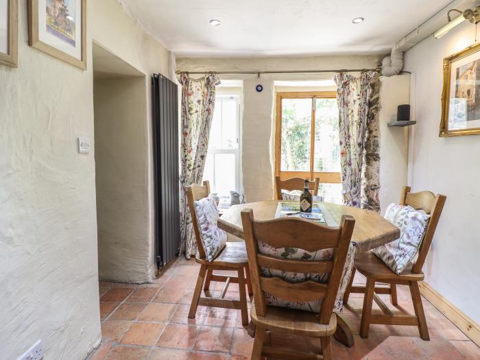 Tyn Y Coed Cottage, Barmouth, Gwynedd. Woodburning stove. En-suite. Front enclosed garden. Two beds.