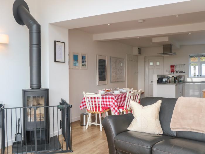 Poppy Cottage, Blackawton, Devon. Woodburning stove. Pet-friendly. Family-friendly. Private parking.