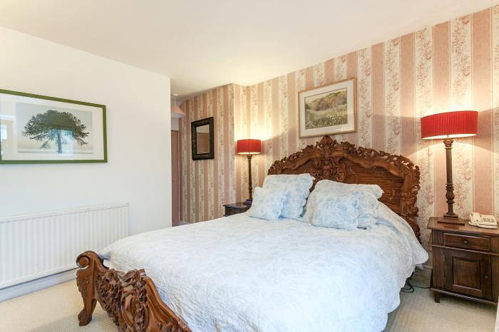 Wisteria Suite is in Dittisham, Devon, designated parking for 2 cars, pet-friendly, private decking.