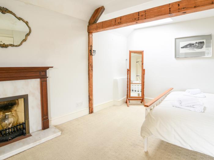 The Lymings, Lyme Regis, Dorset, woodburning stove, close to amenities and the beach, central, 4 bed