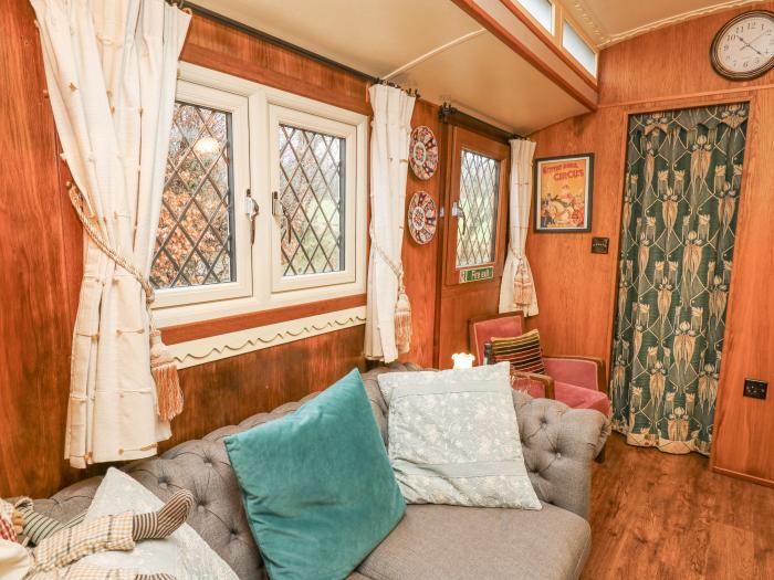 Dolly the Circus Wagon, Brynhoffnant, Sir Ceredigion. Woodburning stove. Romantic. Countryside views