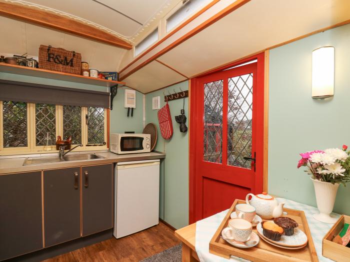 Dolly the Circus Wagon, Brynhoffnant, Sir Ceredigion. Woodburning stove. Romantic. Countryside views