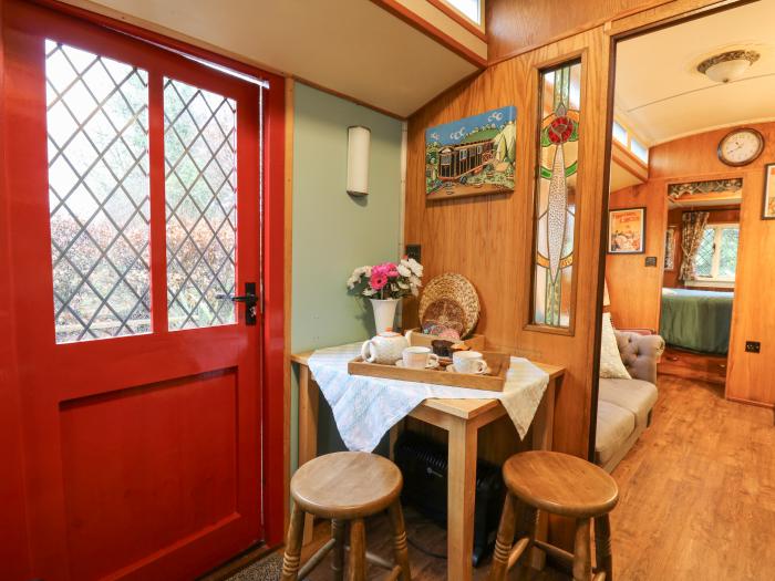 Dolly the Circus Wagon, Brynhoffnant, Sir Ceredigion. Woodburning stove. Romantic. Countryside views