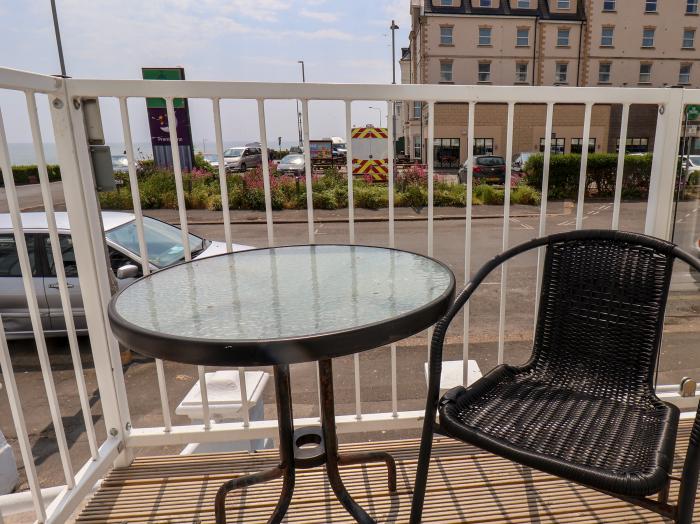 Beach, Bridlington, Yorkshire. Sea views. Close to a beach. Ground-floor living. Open plan. Balcony.