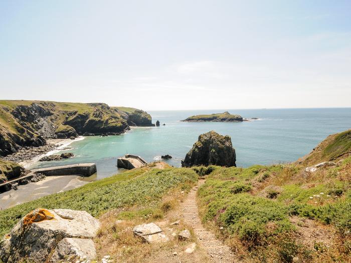 Wheal Dream, Mullion, Cornwall. Single-storey abode. One bedroom. Open-plan living. Perfect for two.