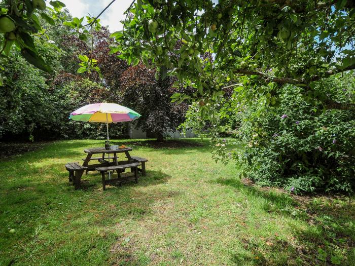 Barn Cottage, Mullion, Cornwall. Three bedrooms. Pet-friendly. Lawned garden. 2 x communal paddocks.