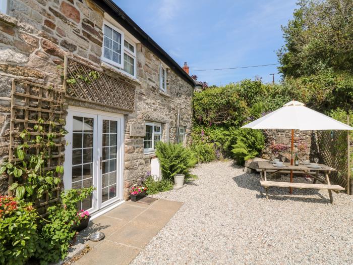 Henwood Barn near Upton Cross, Cornwall, dog-friendly, woodburning stove, countryside views, parking