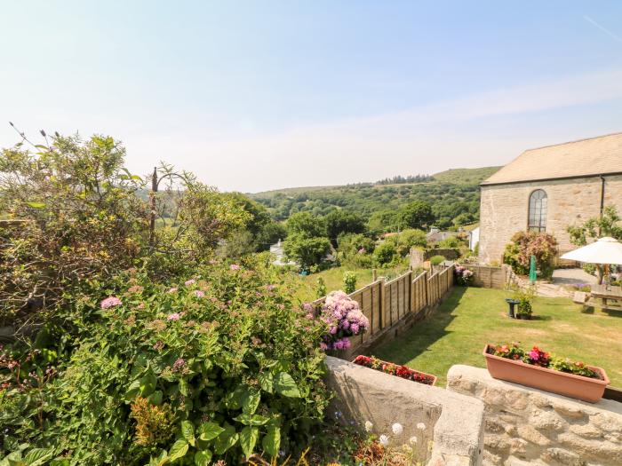 Henwood Barn near Upton Cross, Cornwall, dog-friendly, woodburning stove, countryside views, parking