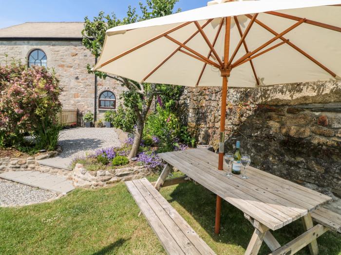 Henwood Barn near Upton Cross, Cornwall, dog-friendly, woodburning stove, countryside views, parking