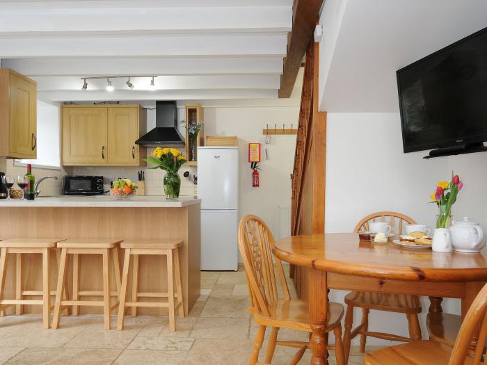 Small Barn near Upton Cross Cornwall, woodburning stove, dog-friendly, countryside views and parking