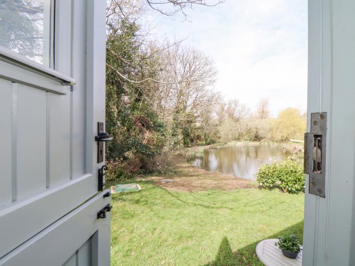 Gwithian Shepherds Hut nr Hayle, Cornwall. On-site fishing lake, off-road parking, woodburning stove