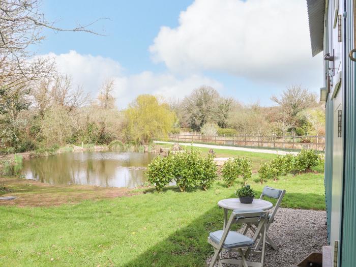 Gwithian Shepherds Hut nr Hayle, Cornwall. On-site fishing lake, off-road parking, woodburning stove