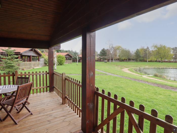 Woodpecker Lodge, Bardney, Lincoln, Lincolnshire, Single-storey, Travel Cot, Highchair, Pet-friendly