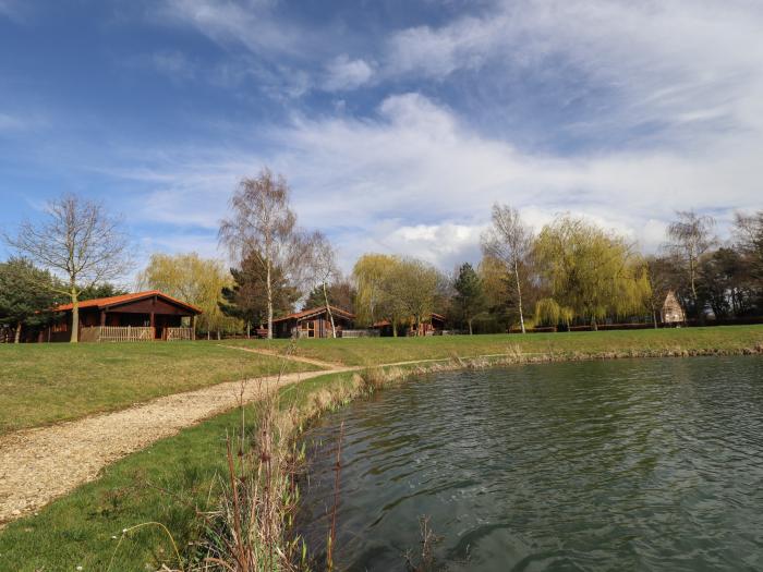 Lapwing Lodge, Bardney, enclosed decking, open-plan, off-road parking, pet-friendly, child-friendly.