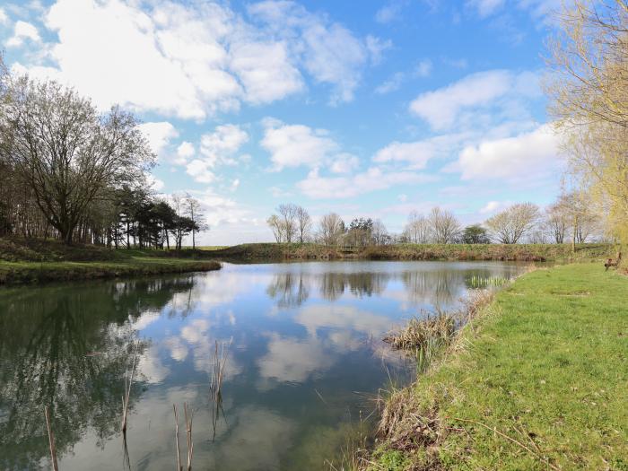 Lapwing Lodge, Bardney, enclosed decking, open-plan, off-road parking, pet-friendly, child-friendly.