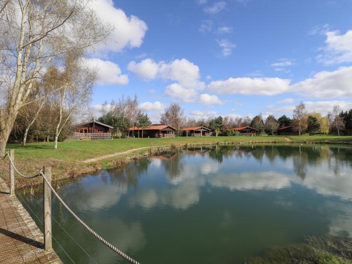 Lapwing Lodge, Bardney, enclosed decking, open-plan, off-road parking, pet-friendly, child-friendly.