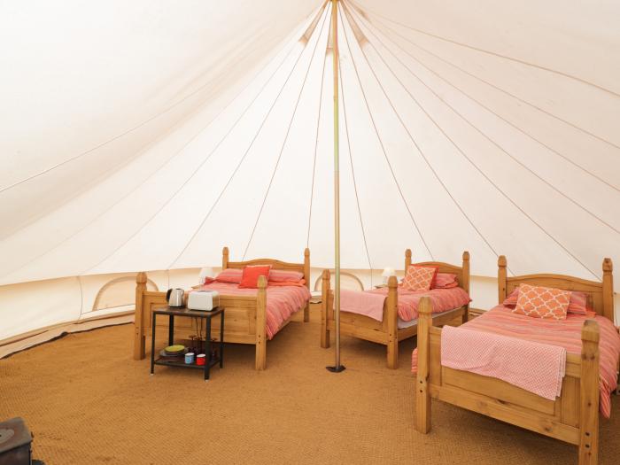 Tumbling Tom near Great Witley, woodburner, bell tent, off-road parking, pet-friendly, barbecue area